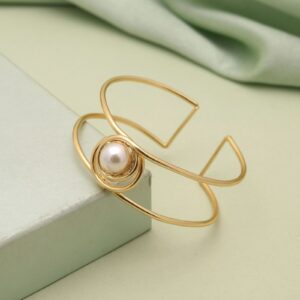 Elegant Pearl-Centered Gold Cuff Bracelet