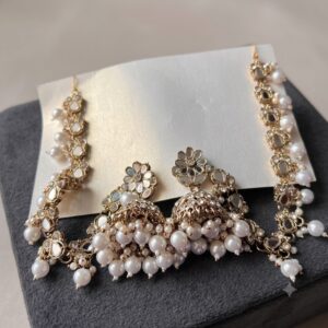 antique-gold-kundan-pearl-jhumka-with-ear-chain